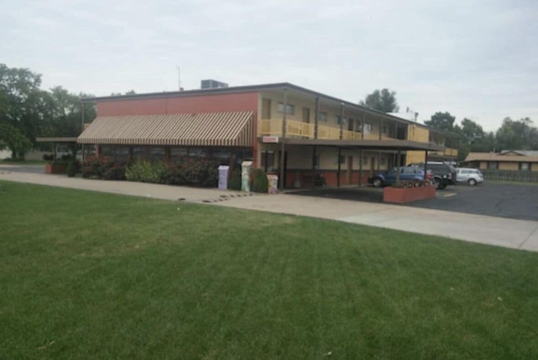 Exterior & Views 2, Big Bend Traveler's Inn, Barton