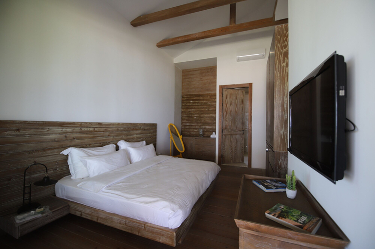 Bedroom 3, LOST AT SEA, Chouf