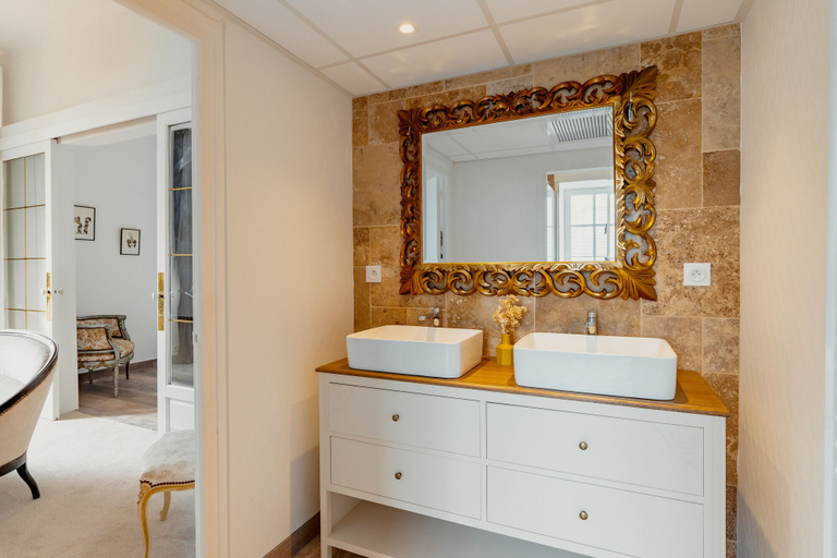 Bathroom 5, Hotel l'Abbaye, Dordogne