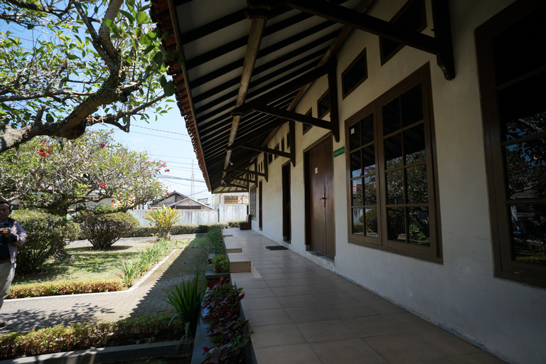 Exterior & Views 23