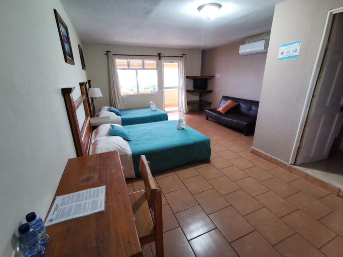 Bedroom 2, El Remate, Flores