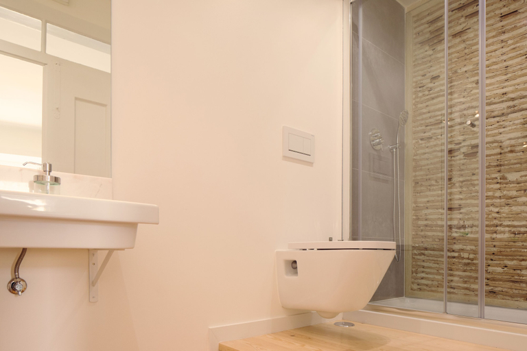 Bathroom 5, Lisbon Calling Rooms & Studio, Lisbon