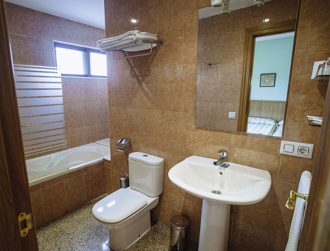 Bathroom 4, Hospedería Puerta de la Catedral, Salamanca