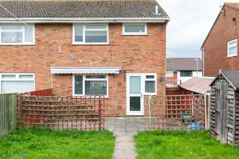 Exterior & Views 2, Spacious 3 Bedroom House in Barry, Vale of Glamorgan