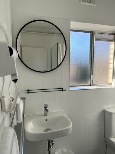 Bathroom 10