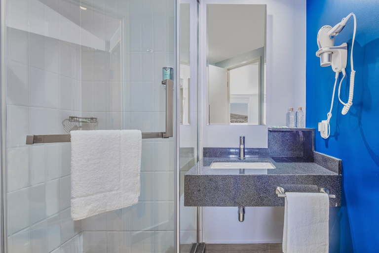 Bathroom 4, One Mazatlán, Mazatlán