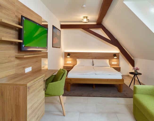 Bedroom 3, Hotel & Restaurant Burgschänke, Kaiserslautern