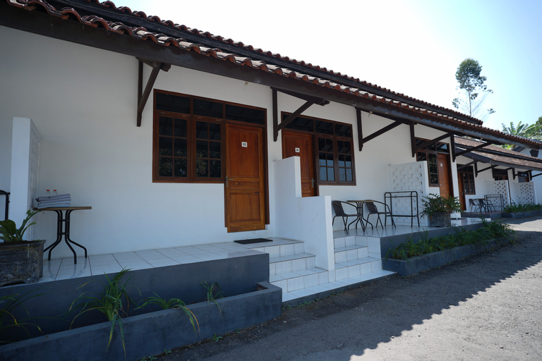 Exterior & Views 21