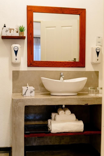 Bathroom 3, Liam Victoria Falls, Hwange