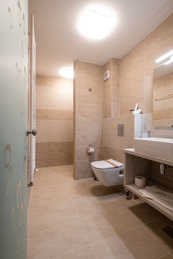 Bathroom 5, Fiald Hotel & Spa, Bacau