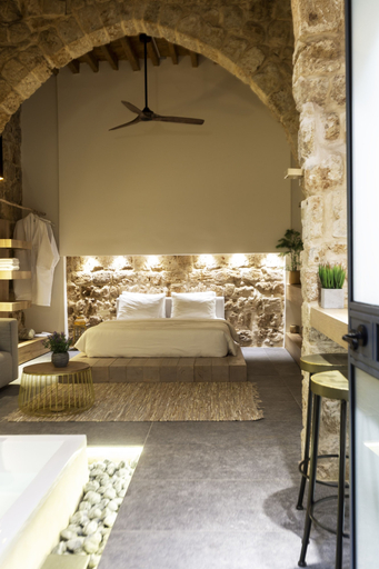 Bedroom 5, Akotika Boutique