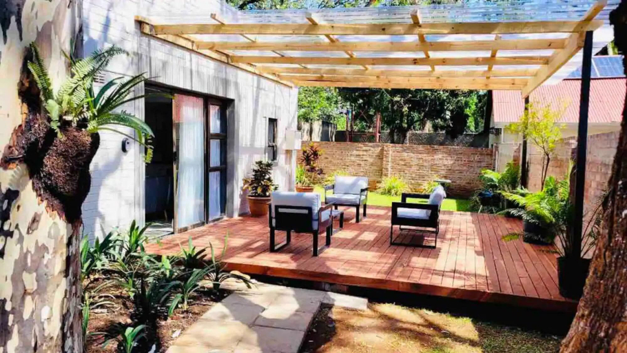 Room 4, Mellow 2 Bedroomed Cottage - 2083, Bulawayo