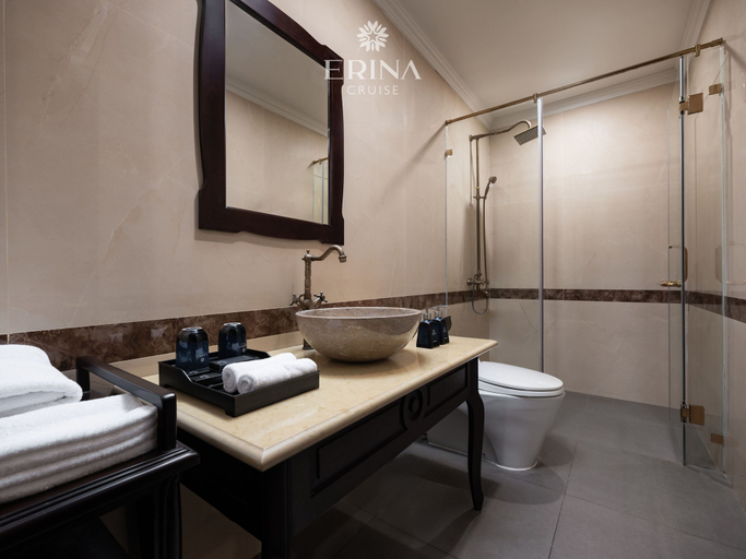 Bathroom 5, Erina Cruise, Hạ Long