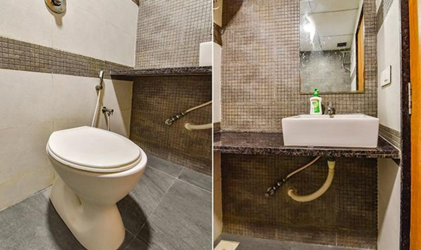 Bathroom 3, Fabhotel Happinex, Surat