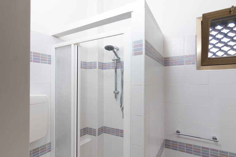 Bathroom 4, Hotel Arlecchino, Rimini