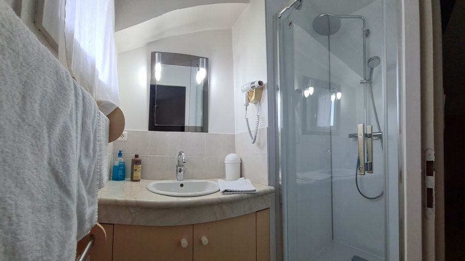 Bathroom 11