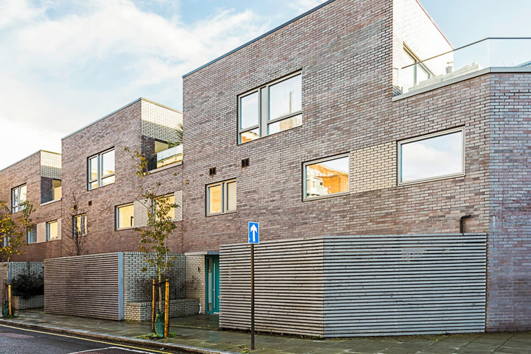 Exterior & Views 2, Quiet and Spacious Four Bedroom House, London