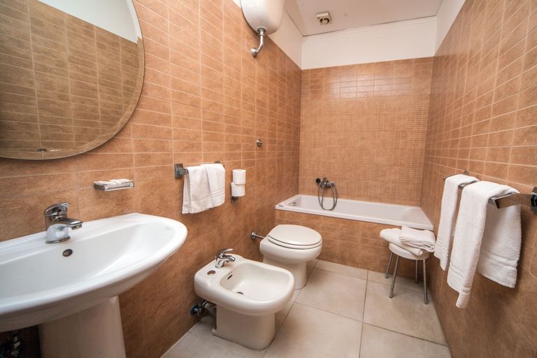 Bathroom 4, Hotel La Pace, Napoli