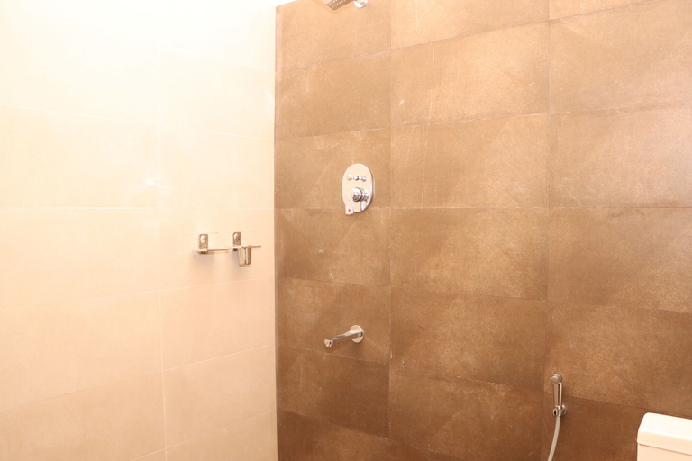 Bathroom 4, Paddyway Resort, Pothuvil