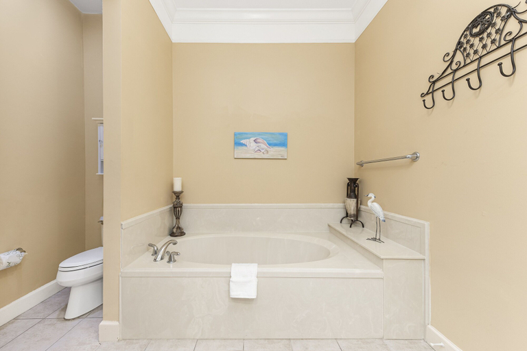 Bathroom 4, Peninsula Links B102, Baldwin