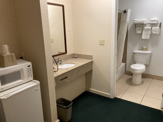 Bathroom 3, Childress Inn, Childress