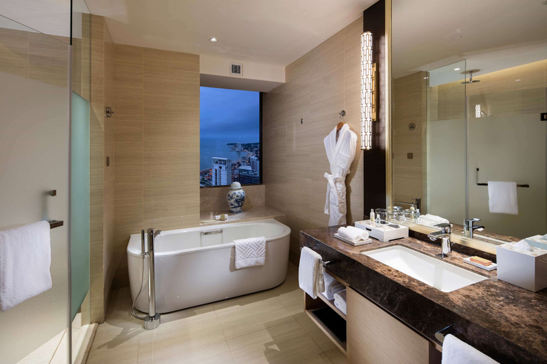 Bathroom 5, Hilton Yantai, Yantai