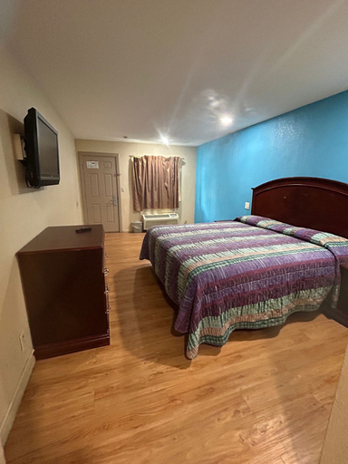 Bedroom 3, Blue Star Inn, Lafayette
