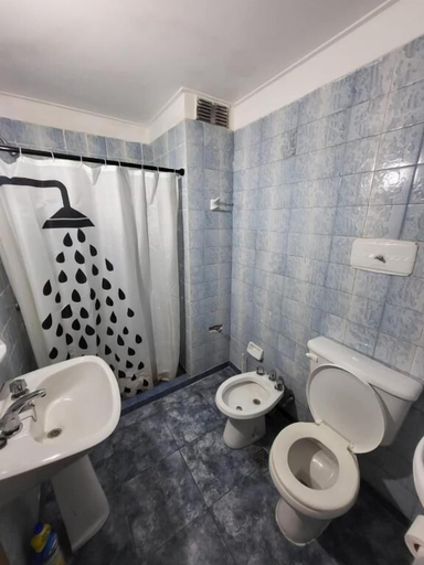 Bathroom 2, Lobby Temporarios, Capital