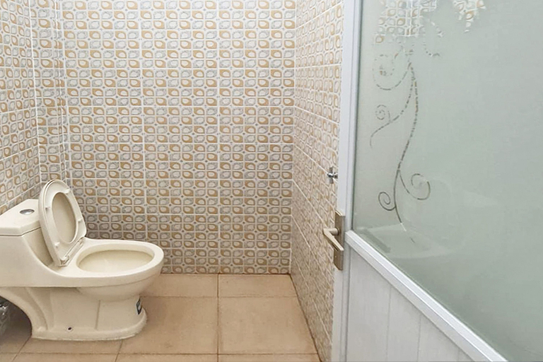 Bathroom 3, Urbanview Hotel Juanda Kota Agung by RedDoorz, Tanggamus