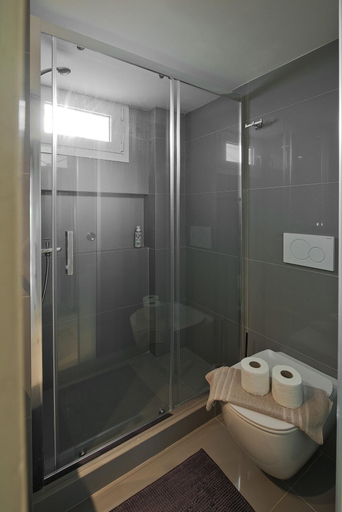 Room 2, Lucyzen in Vouliagmeni, Attica