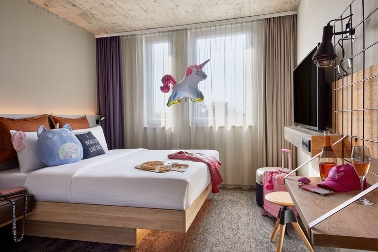 Bedroom 3, Moxy Karlsruhe, Karlsruhe