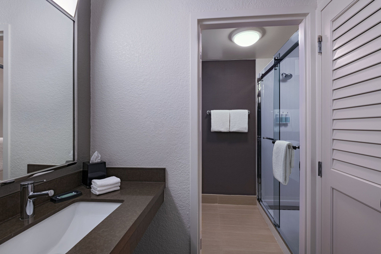 Bathroom 5, Courtyard by Marriott Fort Worth University Drive, Fort Worth