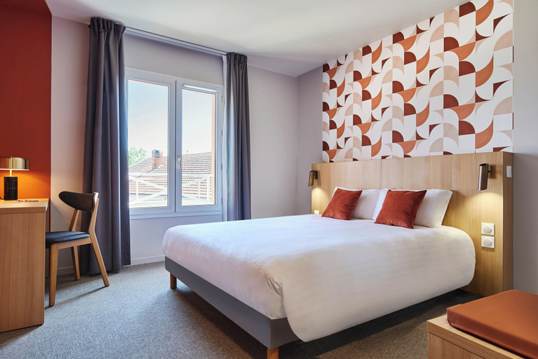 Bedroom 3, Logis Hôtel Larivaut, Puy-Guillaume, Puy-de-Dôme