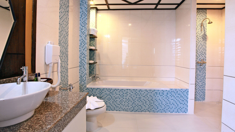 Bathroom 4, Pattaya Loft Hotel, Pattaya