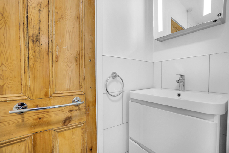Bathroom 4, Kemptown Coastal By My Getaways, Brighton and Hove
