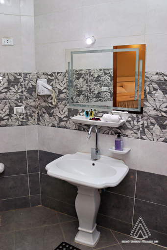 Bathroom 3, Grand Museum Pyramids Inn, Kirdasah