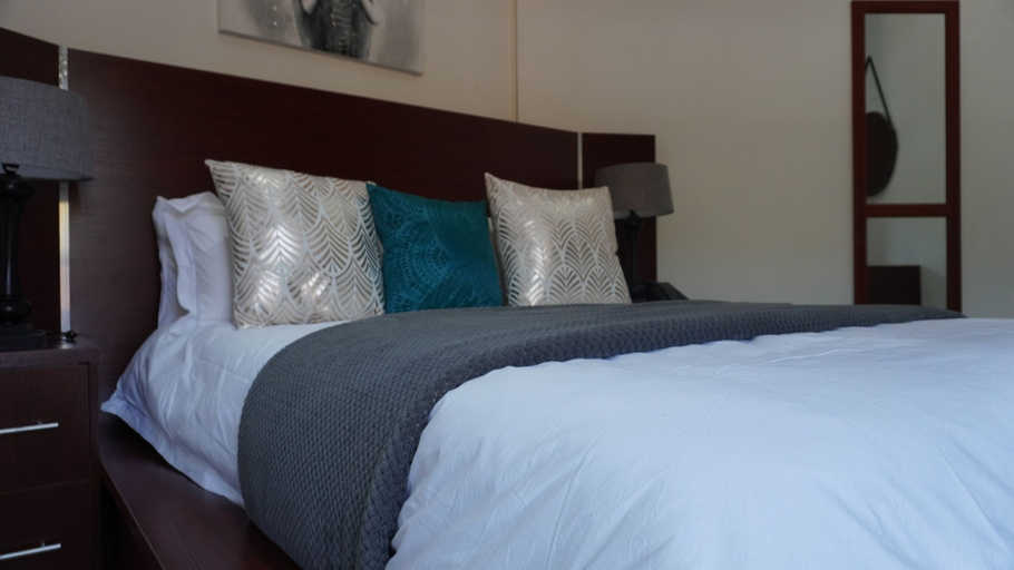 Bedroom 4, Cradle Mount Hotel & Conference Centre, West Rand