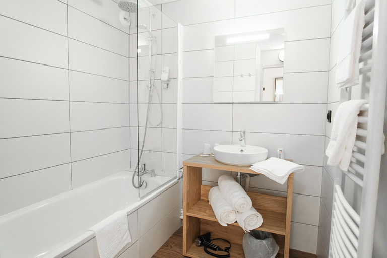 Bathroom 3, Hôtel Les 2 Alpes L'Orée Des Pistes, Isère