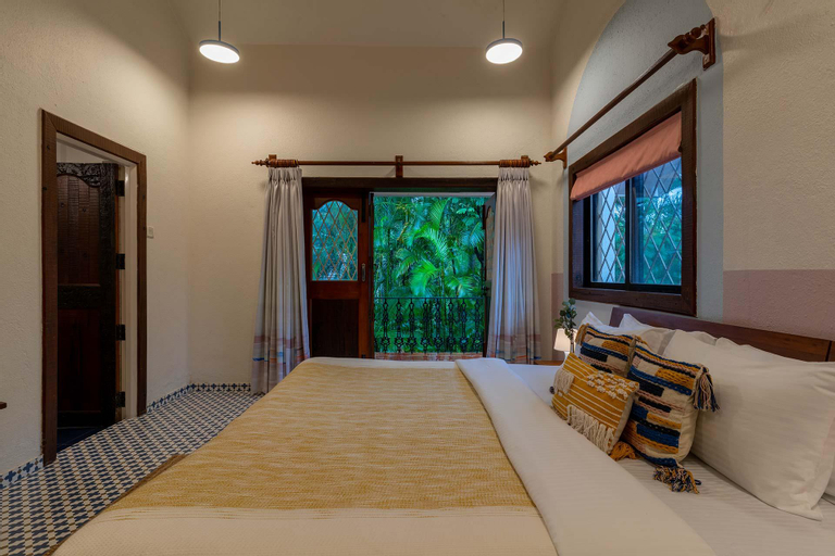 Bedroom 2, StayVista's Gulmohar Gardens , Pune