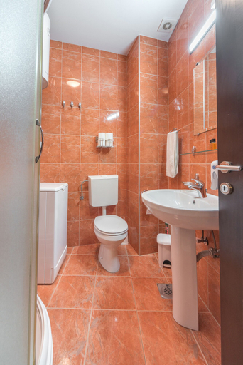 Bathroom 3, R-Club Old Town Apartments