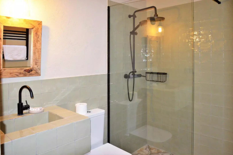 Bathroom, Torre Bertrana by Duquessa Hotel Collection, Girona
