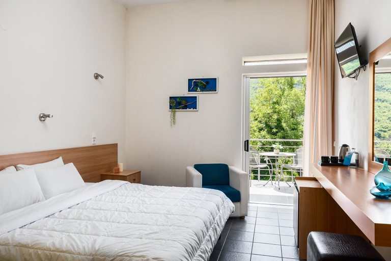 Bedroom 4, Gefiri Plakas Hotel, Epirus