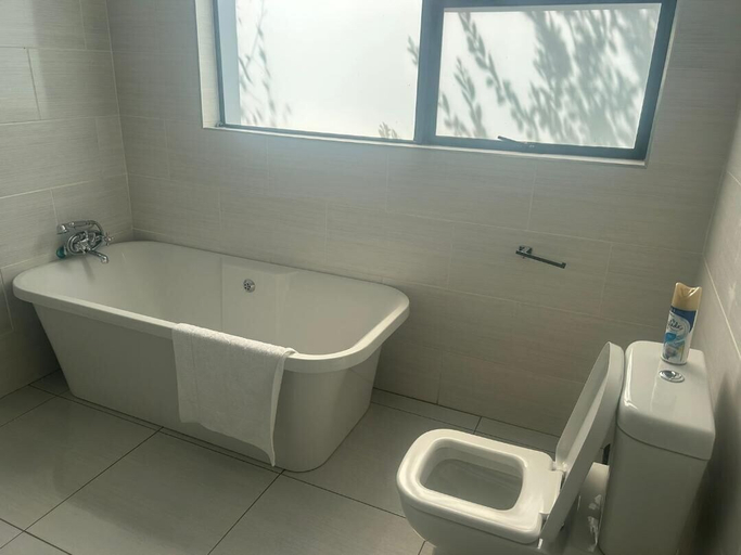 Bathroom 5, FURAHA GUEST LODGE, City of Johannesburg