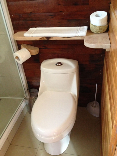 Bathroom 5, Refugio Pullao, Chiloé