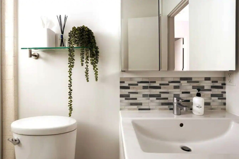 Bathroom 3, Sunrise Palms, Riverside
