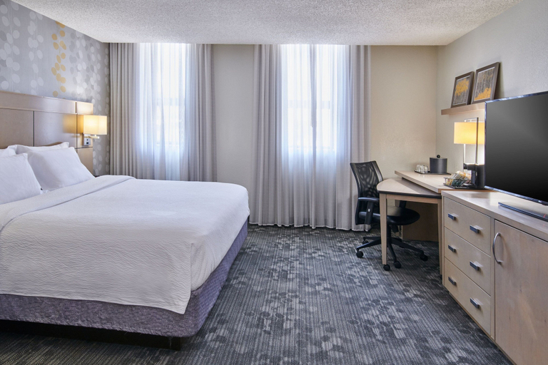 Bedroom 4, Courtyard by Marriott Columbus Downtown, Franklin