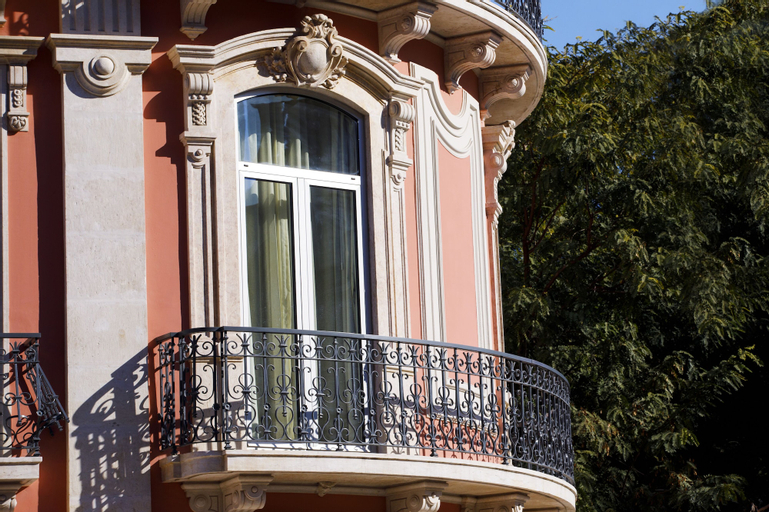 Exterior & Views 29