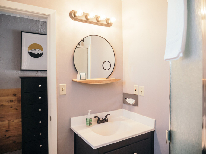 Bathroom 3, Summit View Inn, Siskiyou