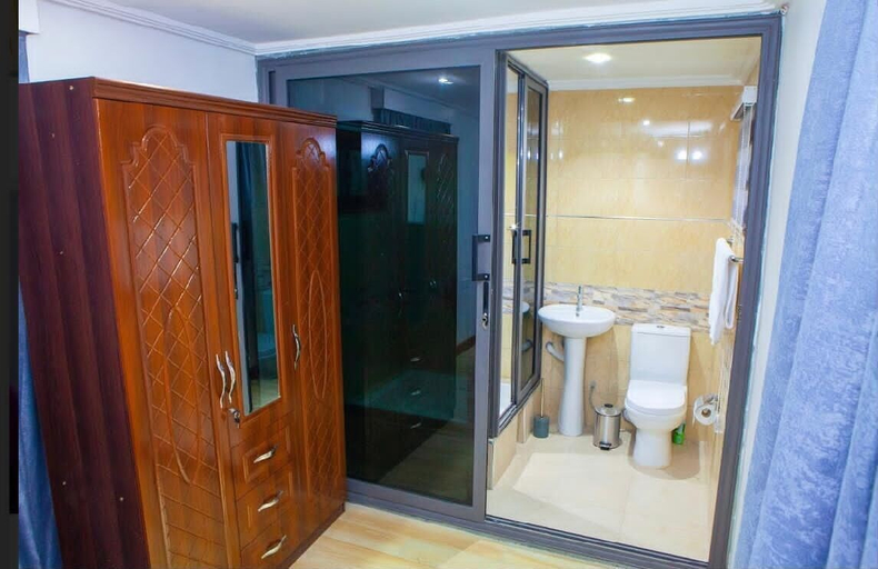 Bathroom, Villa D'Tuger, Accra