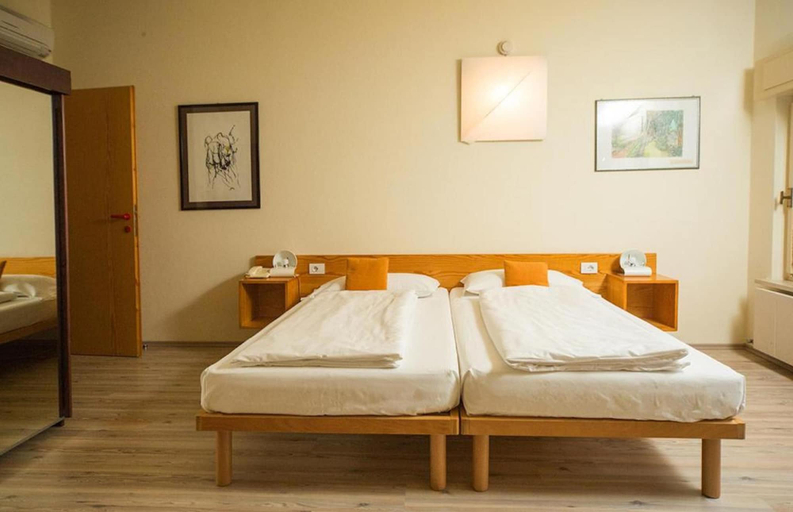 Bedroom 2, Club Hotel Olivi, Verona